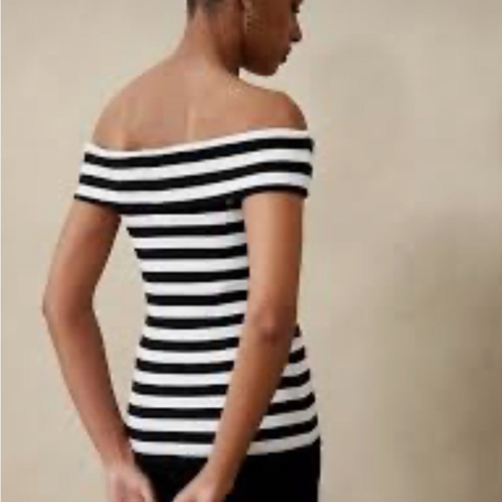 Banana Republic Black and White Fitted Off-the-Shoulder shirt